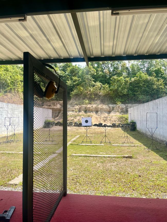12. Ich darf mit einer Pistole schießen, und mehr…