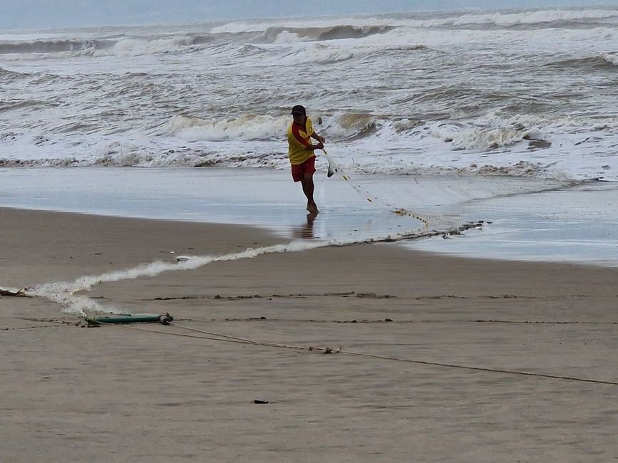 Vorüber die Flut.
Wer sah es wohl, du selig Land, 
wie dich die Welle überwand.