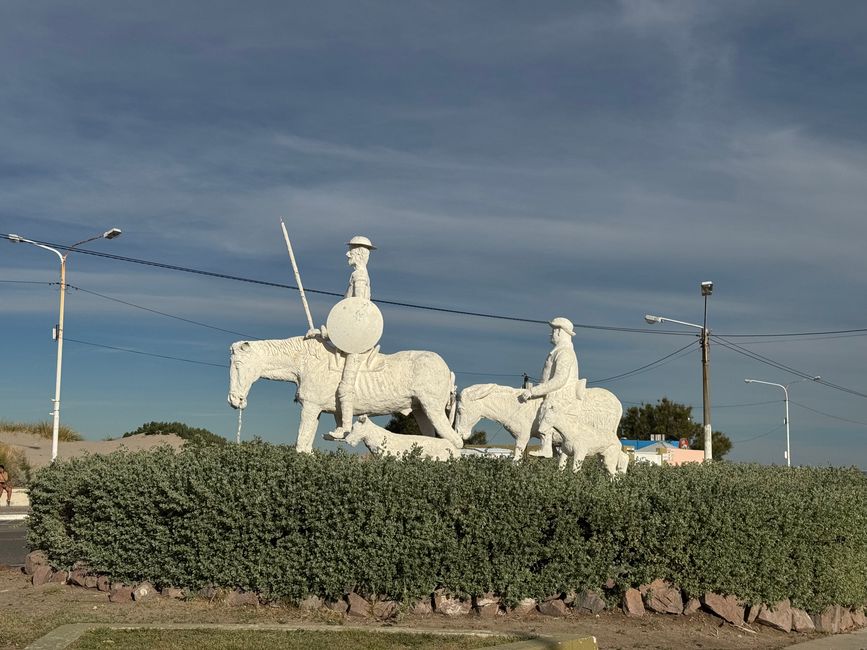 Don Quichote at the beach marked the way to our apartment