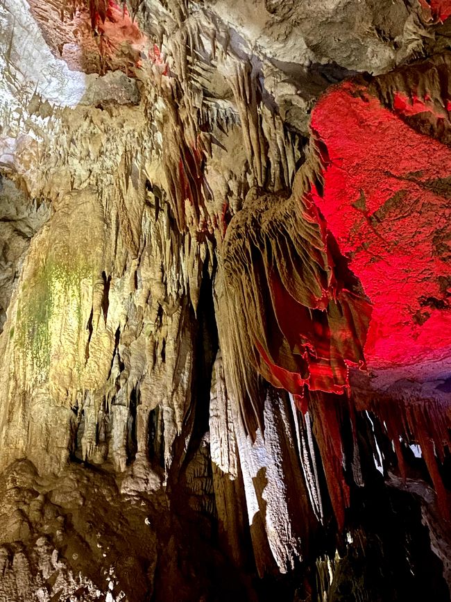 Tropfsteinhöhlenbesichtigung in Georgien - Prometheus Cave