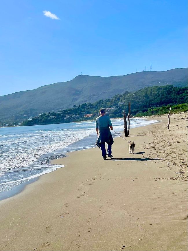 Sonne, Meer und ein leerer Strand – hier lässt es sich aushalten.