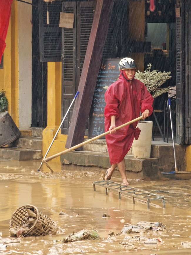 Vorüber die Flut.
Wer sah es wohl, du selig Land, 
wie dich die Welle überwand.