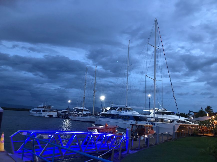 Port Demarau bei Nacht (noch ohne Regen)