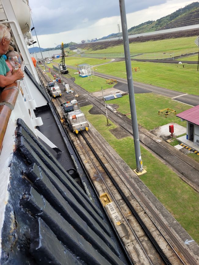 Day 41 of 175: Around the world cruise - Day passage through the Panama Canal