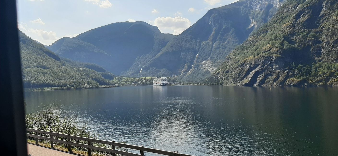 FLÅM