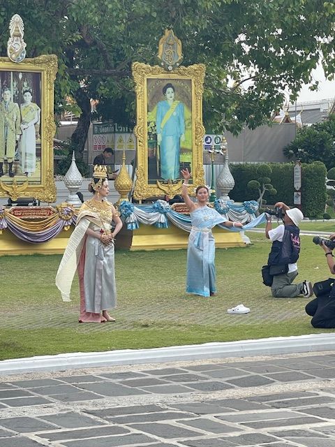 Wat Arun incontra Frühlingsrolle