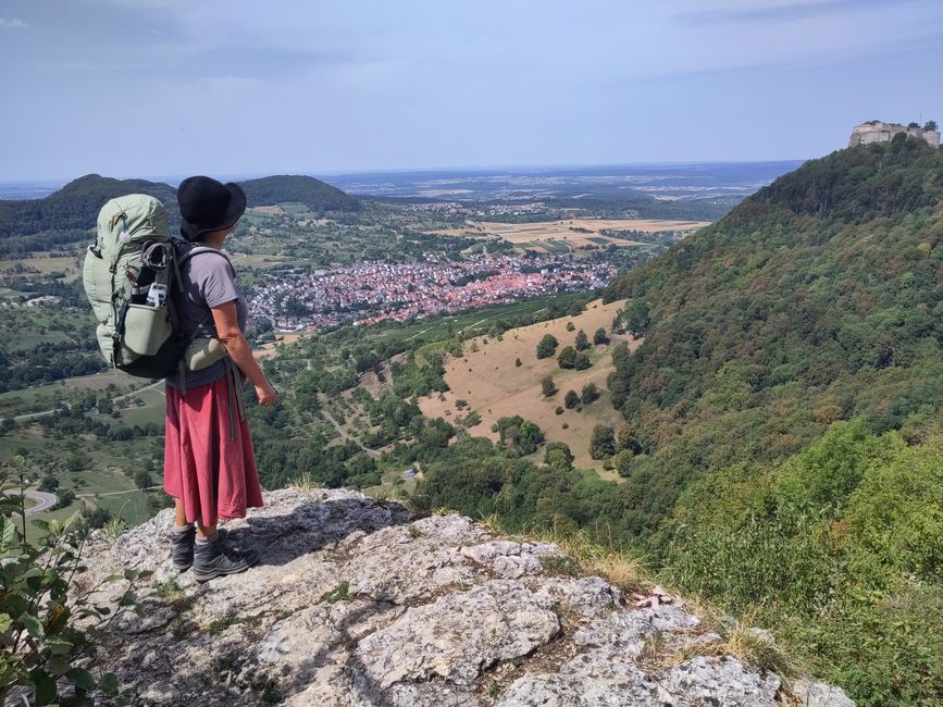 Blick auf den Hohenneuffen und auf Neuffen im Tal