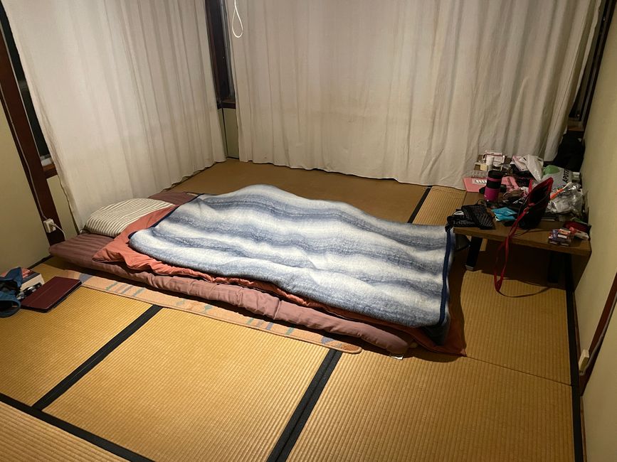6 Tatami groß, Futon und Tisch