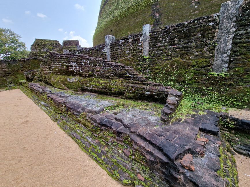 Polonnaruwa - 1000 años de historia y algo aprendido.