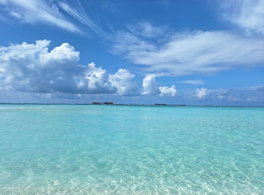 10 Días en Thundufushi - Un Viaje a Través de Aguas Azules, Jardines de Coral y Momentos de Quietud