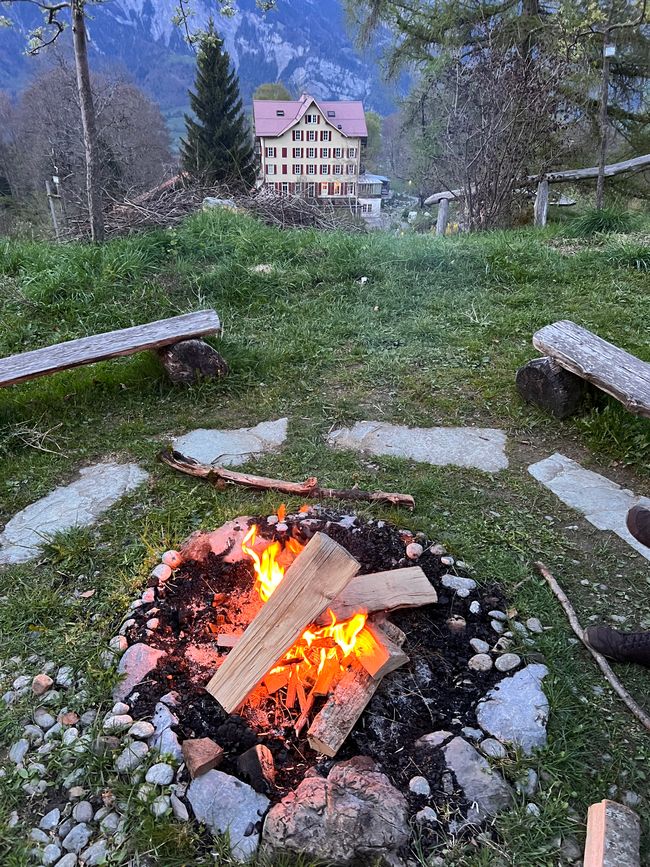 Kleine Startschwierigkeiten beim ersten Lagerfeuer