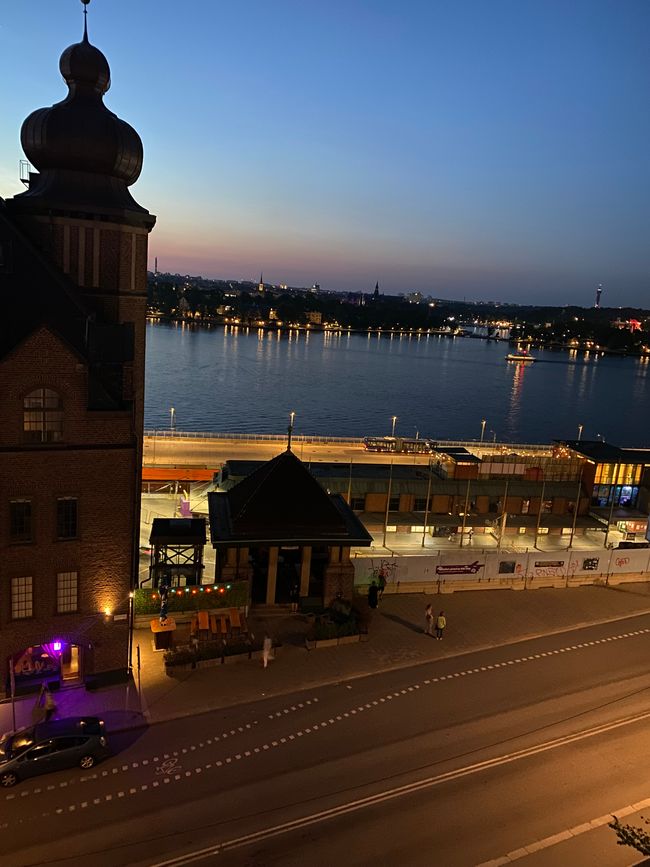 23.30 kvällsbild. från hotellrummet