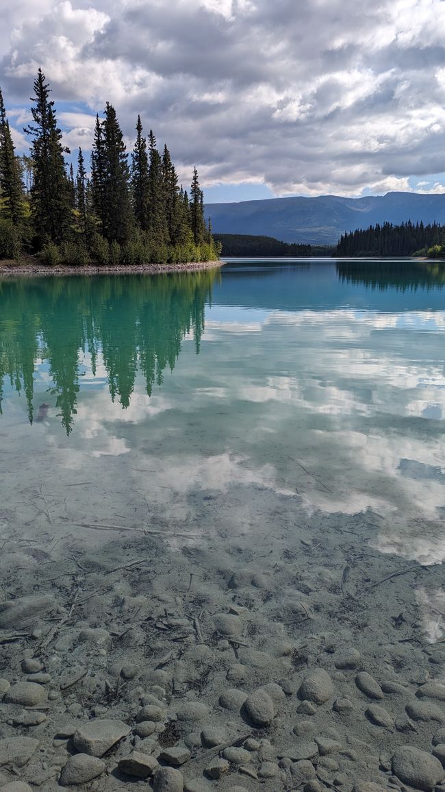 Spiegelungen am Boya Lake