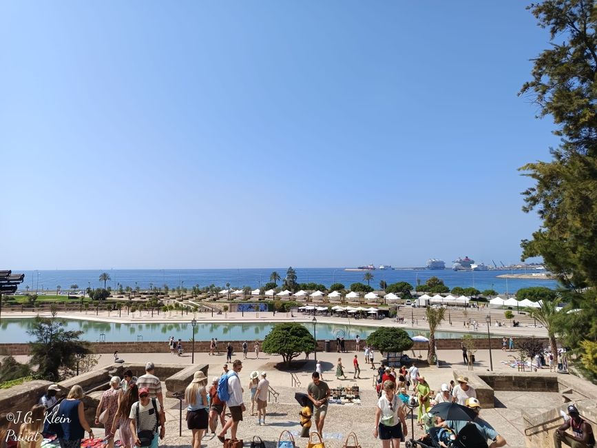 Blick von der Kathedrale auf die Promenade