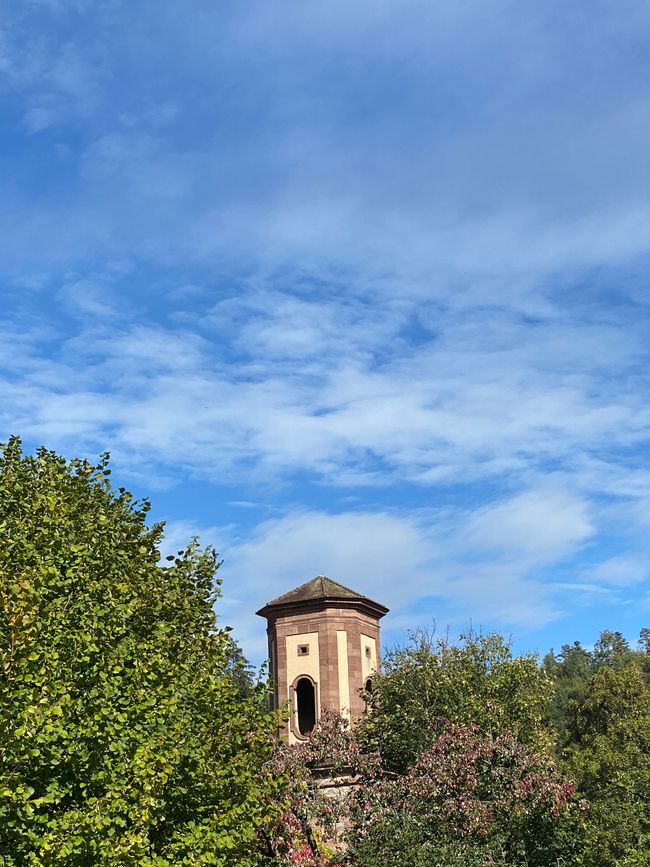 Auch dieser Turm ist nur noch Ruine