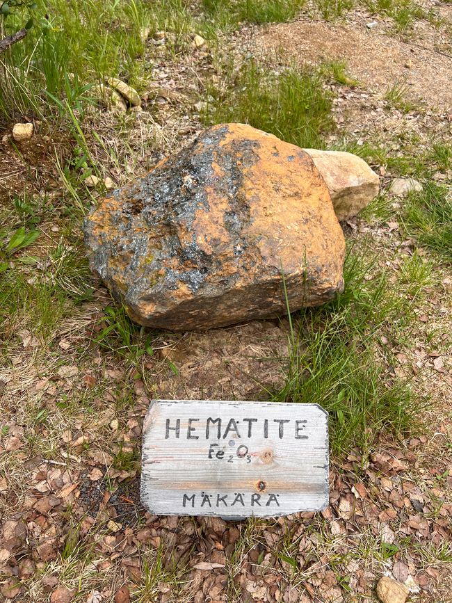 Neben dem Gold werden oft Mineralien wie Hematät gefunden