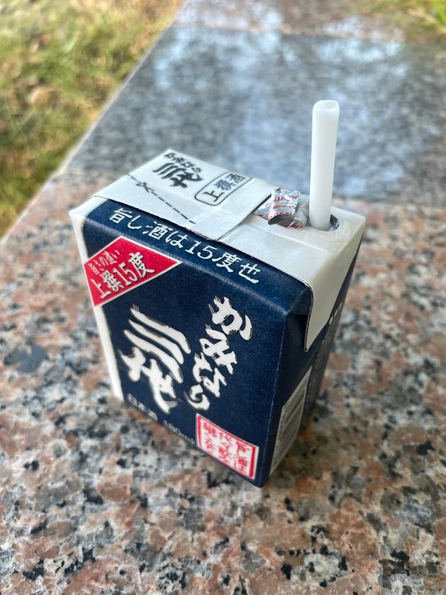 Sake mit Strohhalm