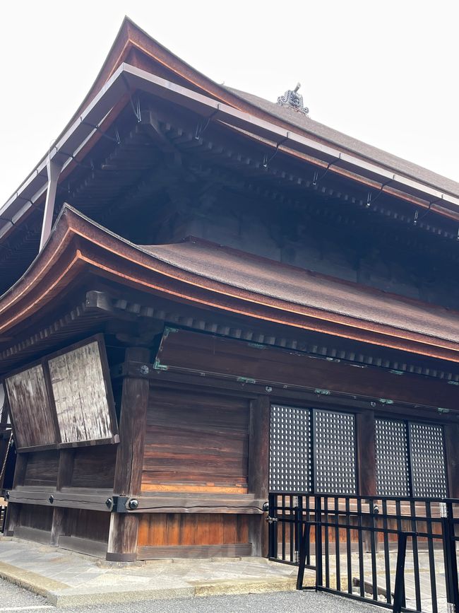 32. Kapitel: Bei den Geishas in Gion, ein sehr frohes Wiedersehen und einmal im Leben Thunfisch-Sushi satt