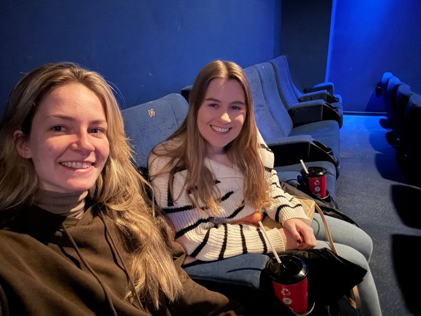 Cinema con un'amica 🎥🍿/ Andare al cinema con un'amica 🎥🍿