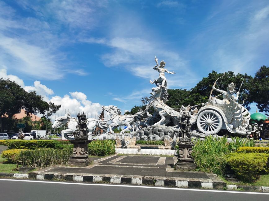 ... auf dem Weg zum Flughafen in Denpasar ...