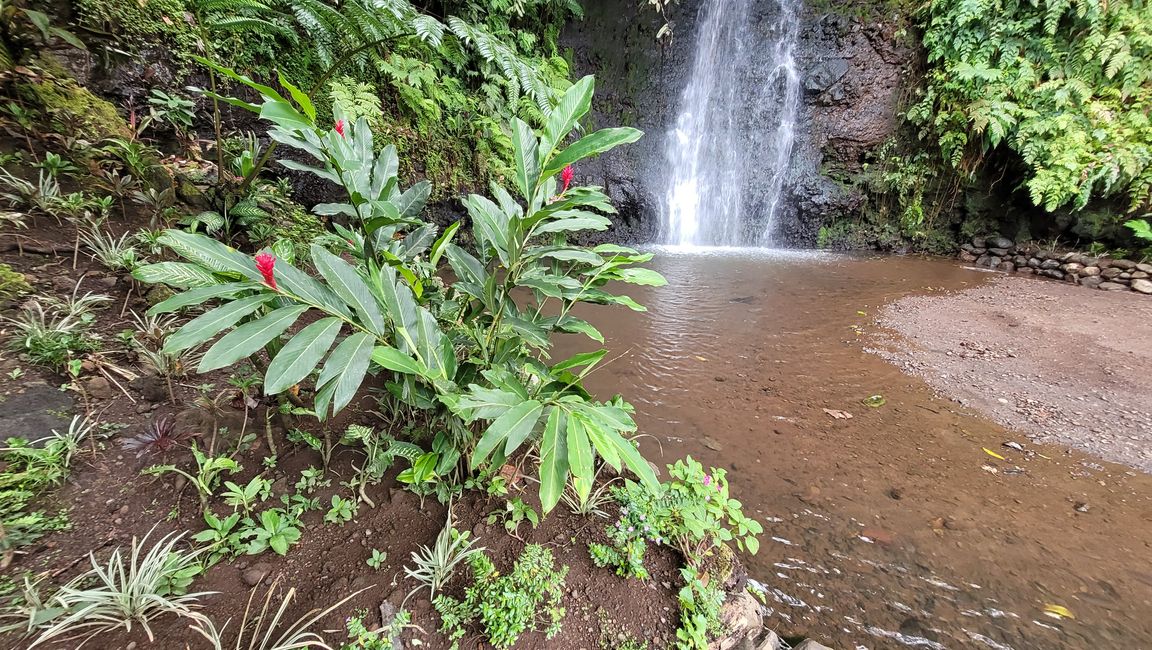 Tour around the edge of Tahiti-Nui