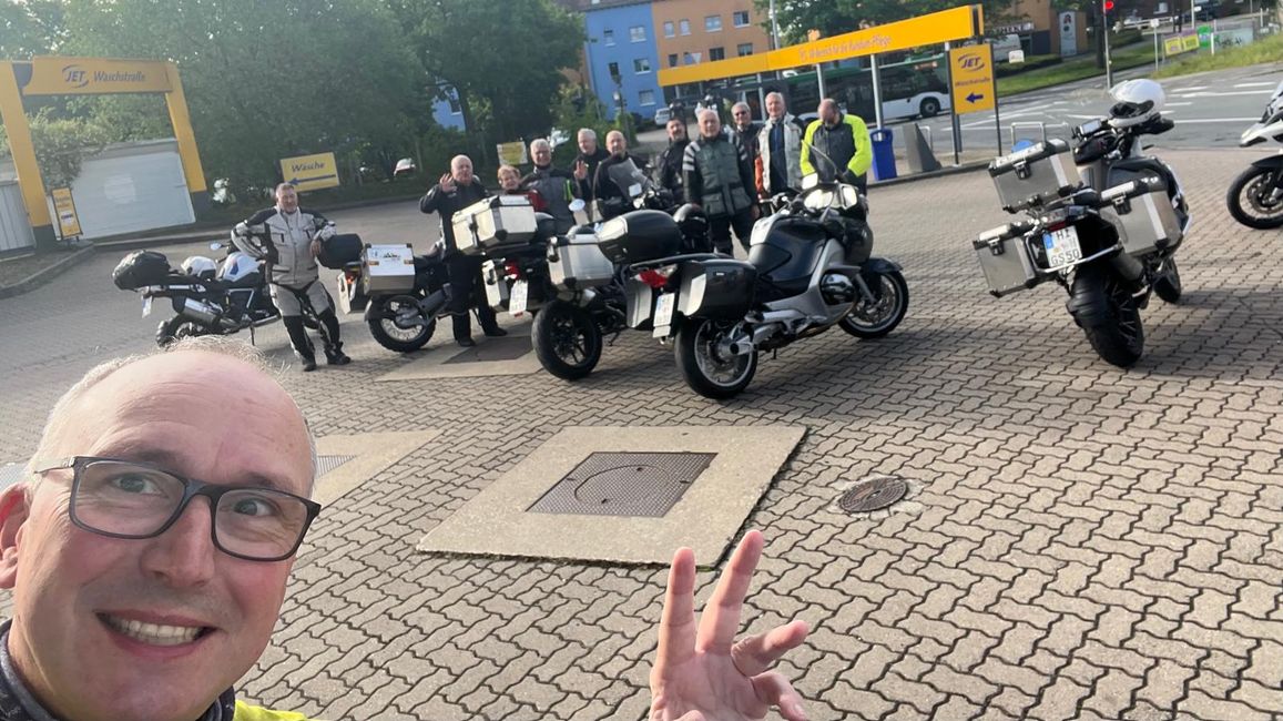 Start auf der Jet Tankstelle