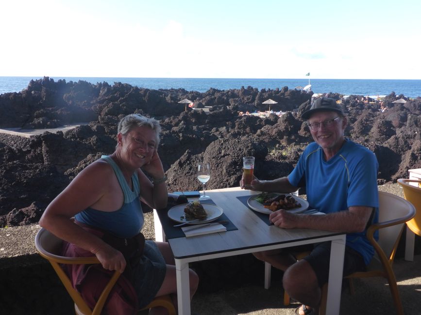 Im Restaurant am Strand 