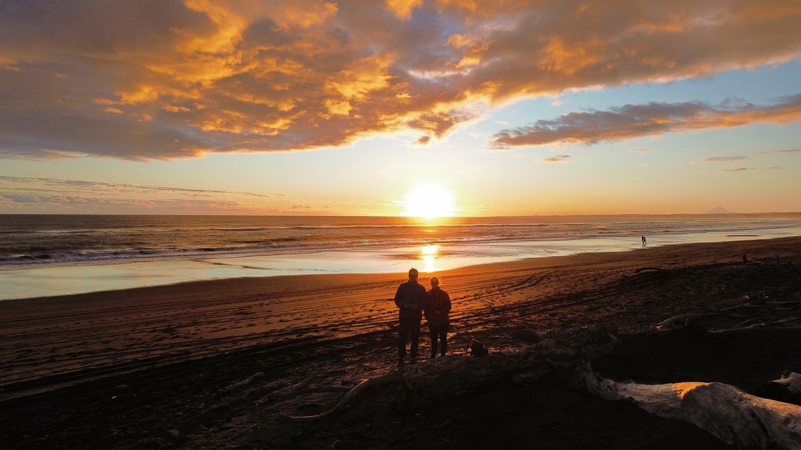 Sonnenuntergang am Castlecliff Beach in Whanganui