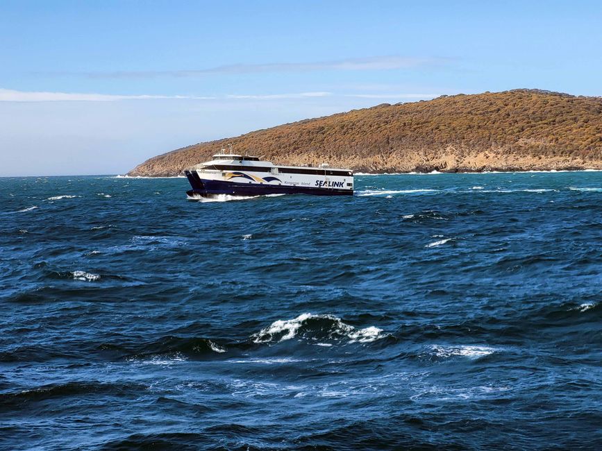 Ferry en mer agitée