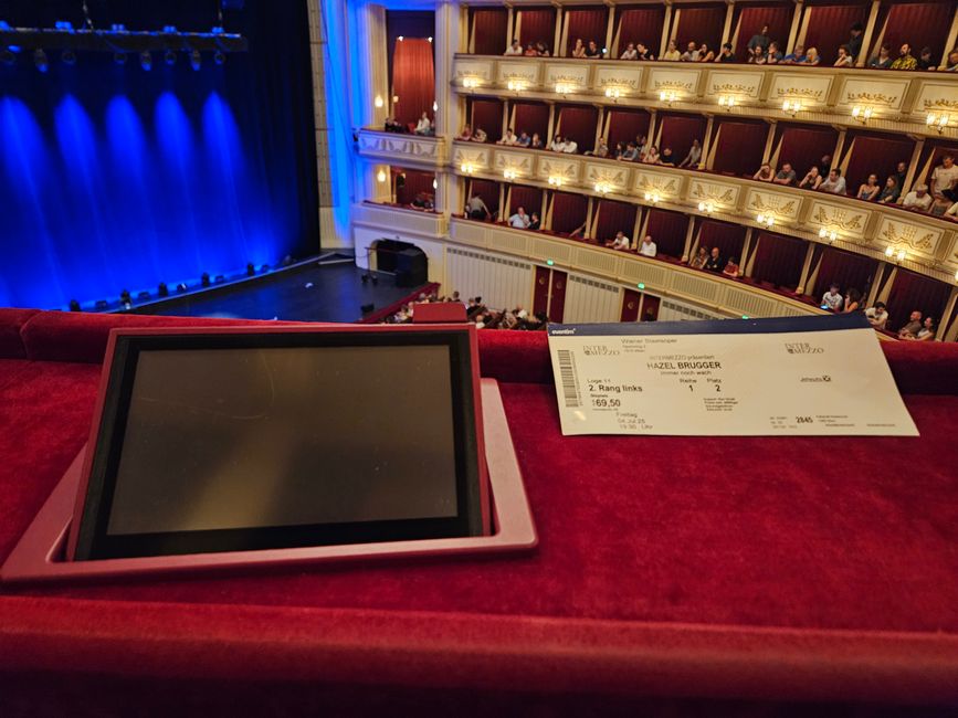 2025 - Julio - Viena - Hazel Brugger en la Ópera de Viena