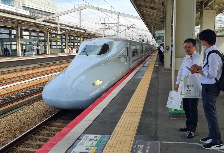 To leave Tokyo we take the “Shinkansen” (meaning “new train” in Japanese).