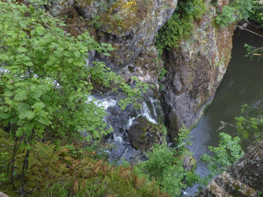 Wasserfall Sitting Lady