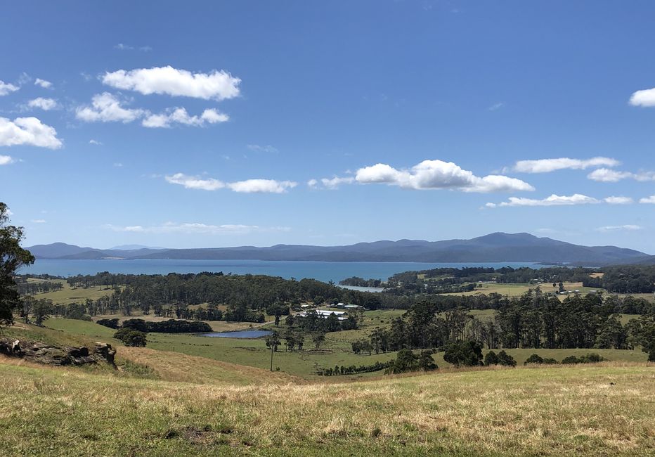 Blick von der Premaydena Hill Winery zum Meer