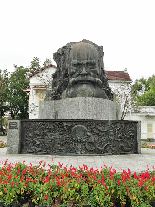 ... non, je ne suis pas à Karl-Marx-Stadt... ils ont ici leur propre 'Nischel'...