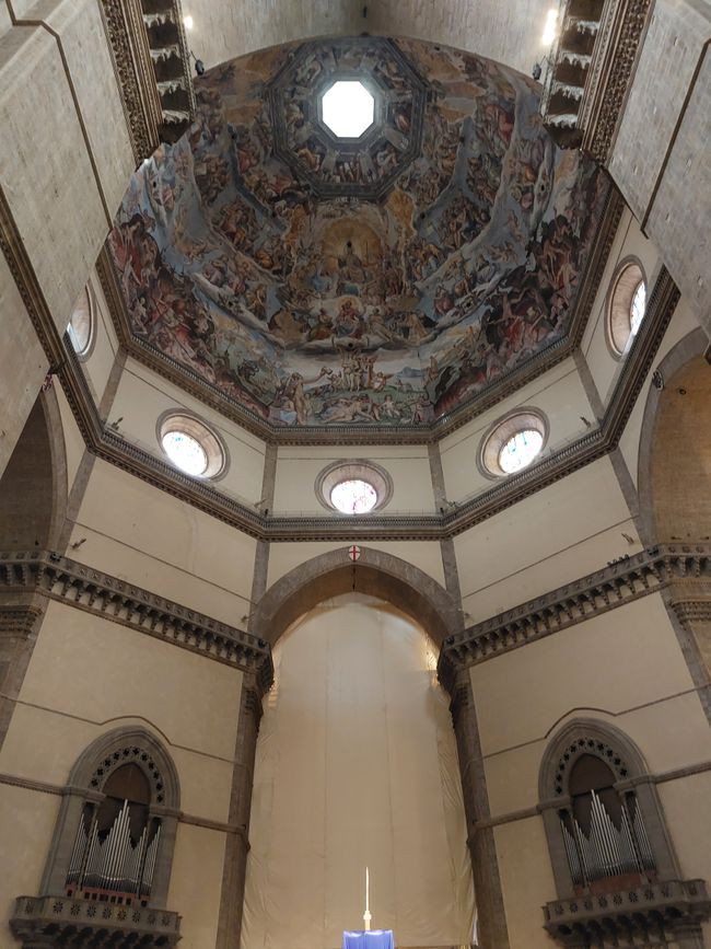 Altarraum und Kuppel des Duomo 