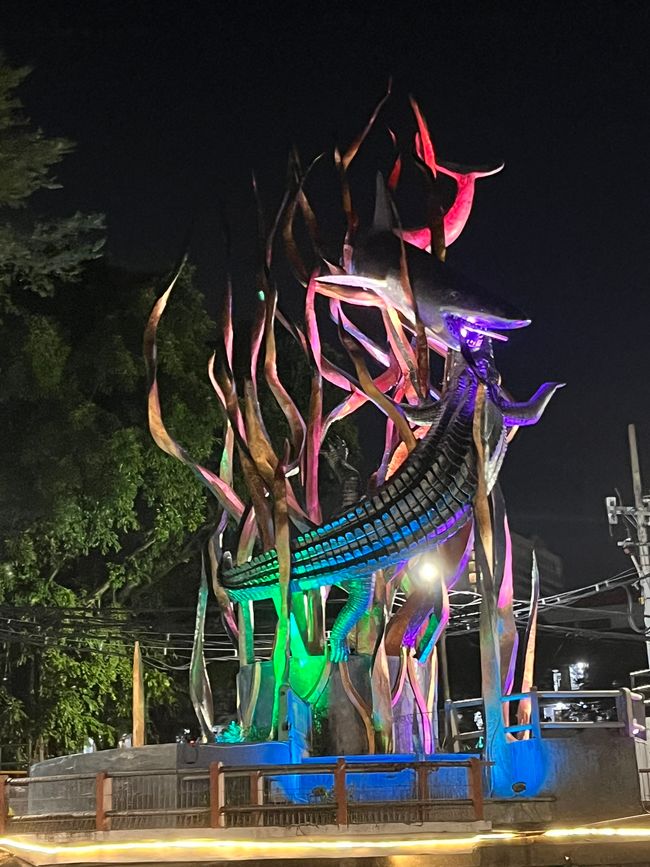 Shark and Crocodile, Landmarks of Surabaya