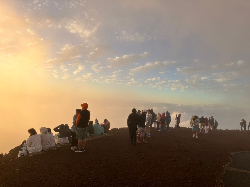 D14 - Kama’ole beach and Haleakala crater sunset 