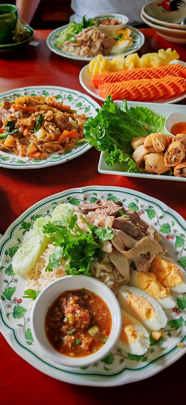 Pad See Ew und Mini Frühlingsrollen zum Frühstück 