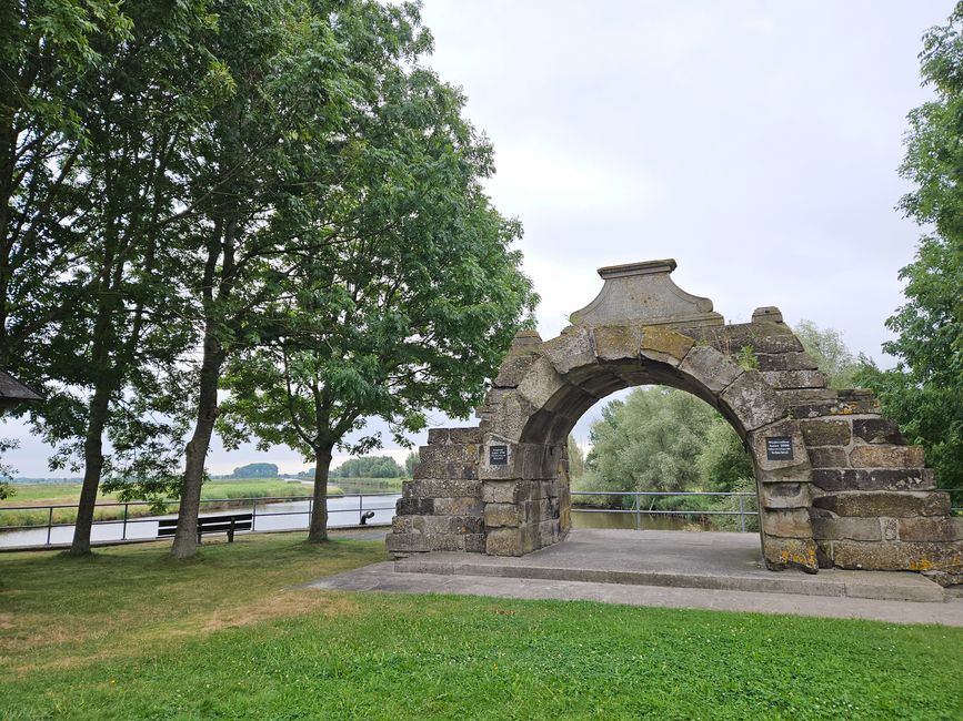 Old estuary structure of the Lune