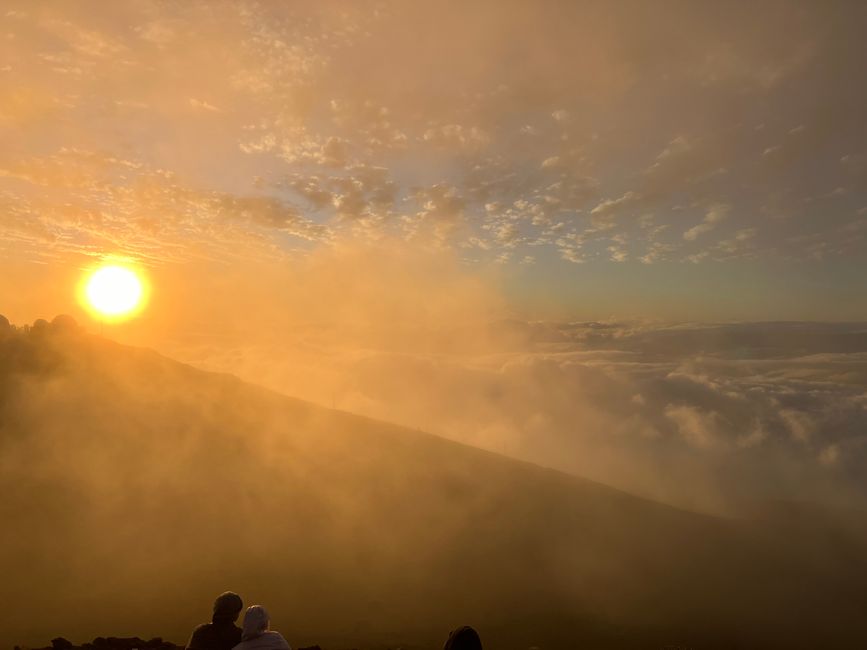 D14 - Kama’ole beach and Haleakala crater sunset 