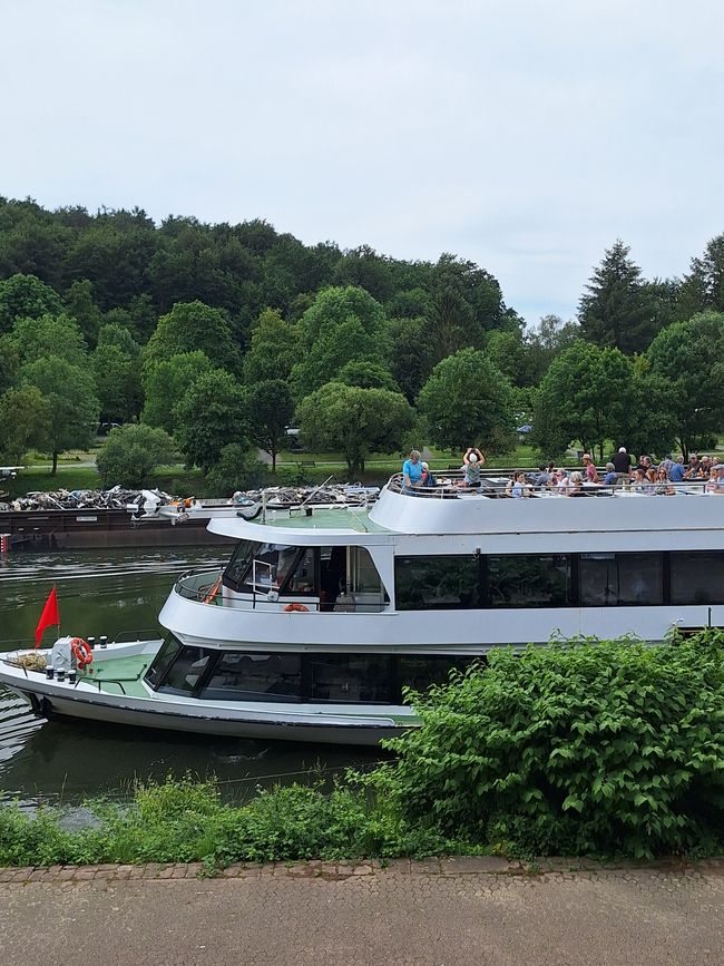 Alt Heidelberg trifft auf Schrotttransporter