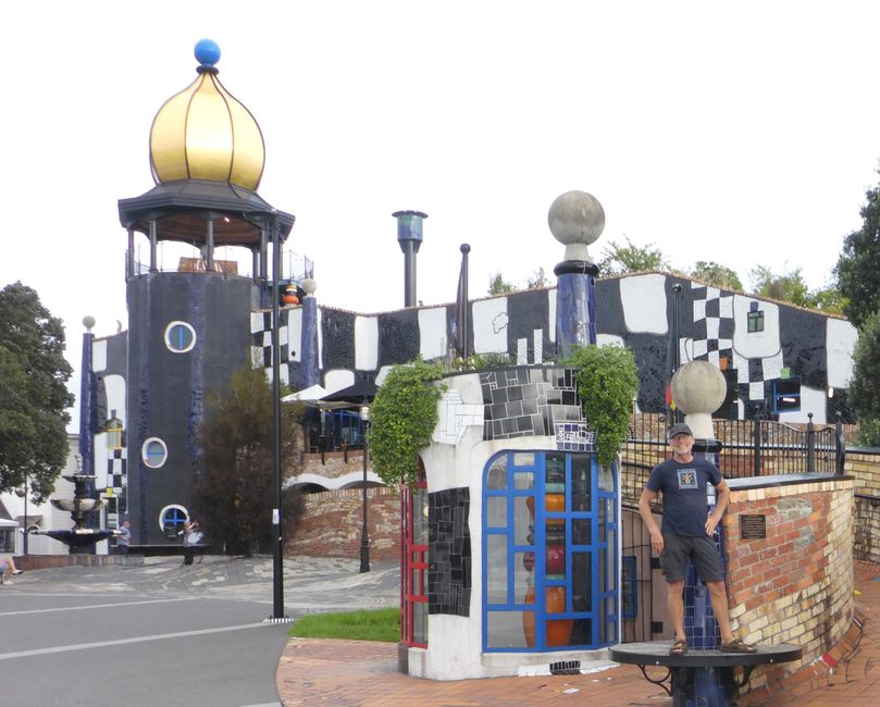 Einmal ums Hundertwasser Haus