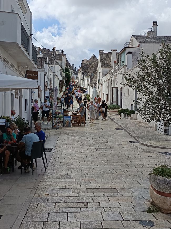 Alberobello, die Stadt aus weißen Zipfelmützen