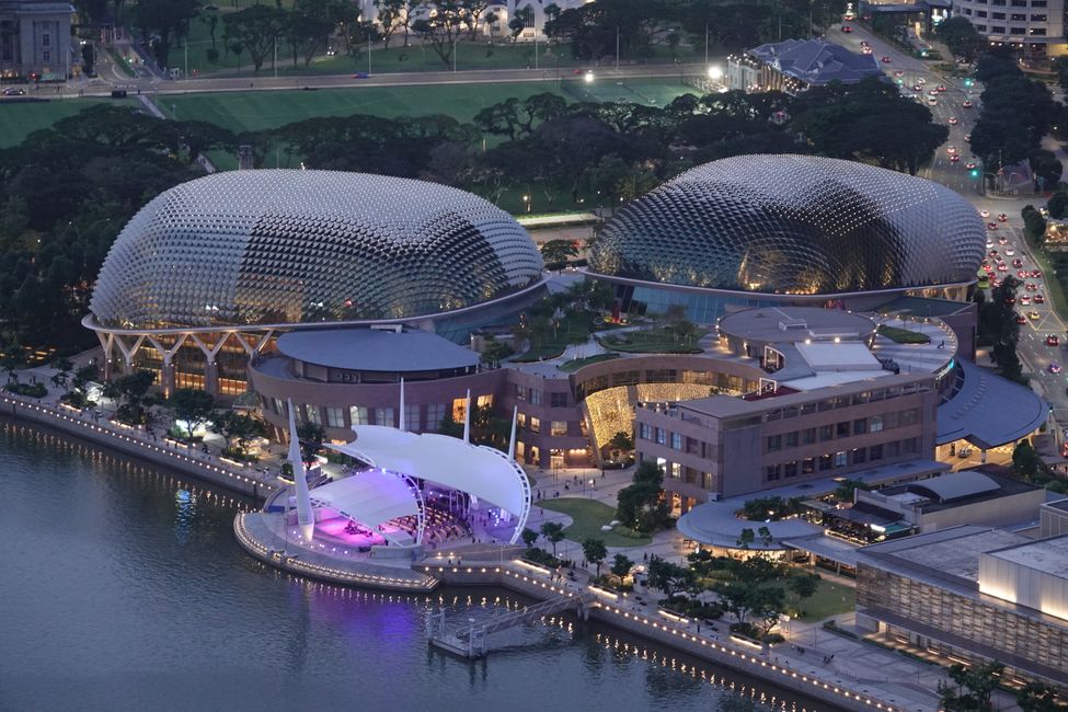 Auf dem SkyDeck des Hotels Marina Bay Sands