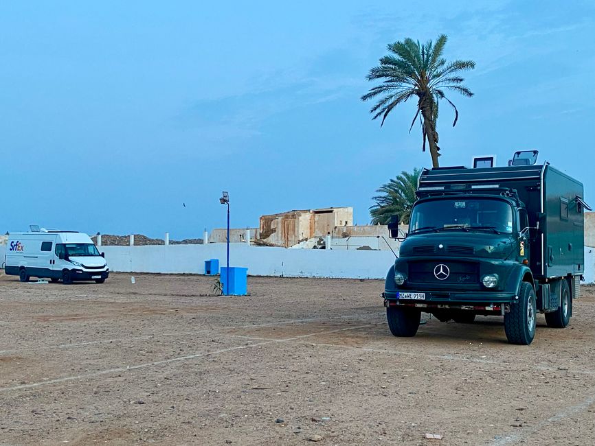 Neu und Alt auf dem CP - der Rundhauber kam gerade aus Mauretanien zurück