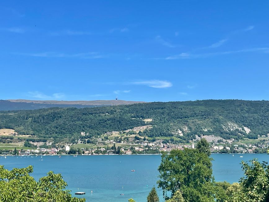 Dem Bielersee entlang von Erlach über Le Landeron bis nach La Neuveville