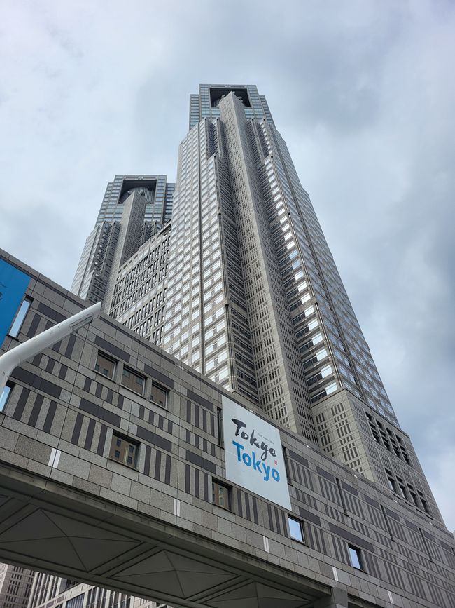 Tokyo Metropolitan Government Building - es gibt eine kostenlos zugänglich Aussichtsplattform, die leider nur unter Woche zugänglich ist