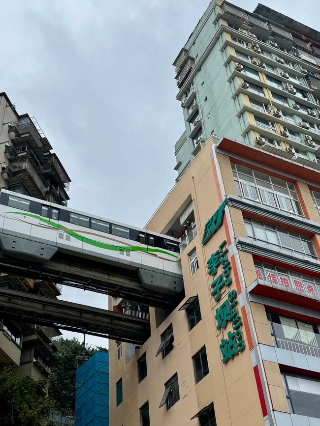 With the Bullet Trains 🚅
CHINA 🇨🇳 & JAPAN 🇯🇵 Discovering      
Part 3: Chongqing