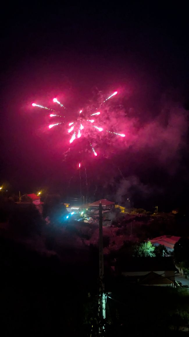 Überraschendes Feuerwerk über Calheta