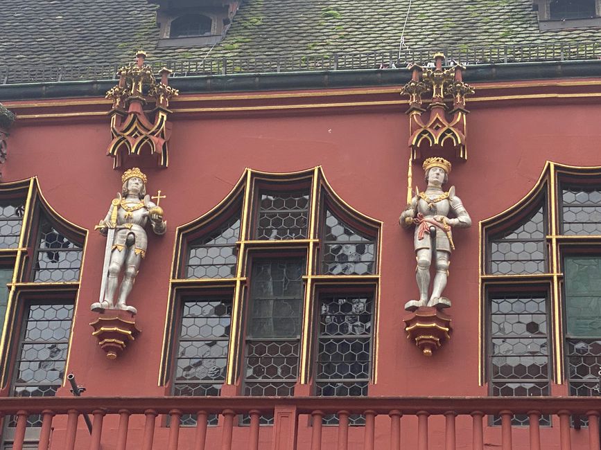 Ohne Stadtführung kann ich nicht erklären, wen diese Figuren darstellen                   